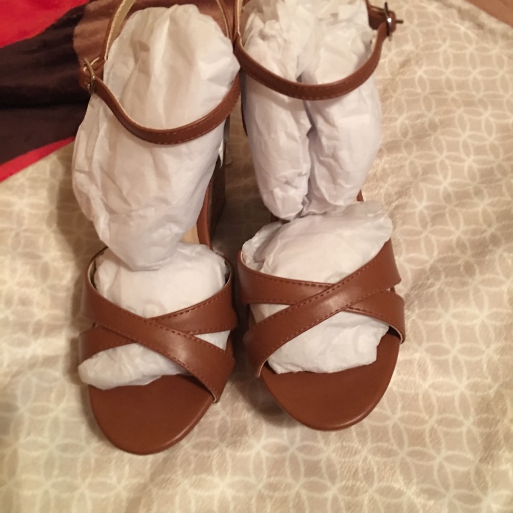 Sandals - Picture 2 of 4